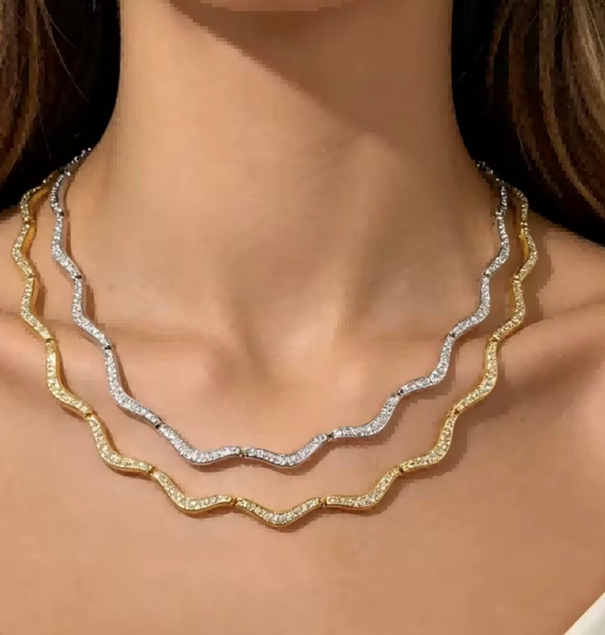 Wavy pavé choker necklace in gold and silver finishes