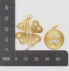 Round gold pendant with four-leaf clover detail